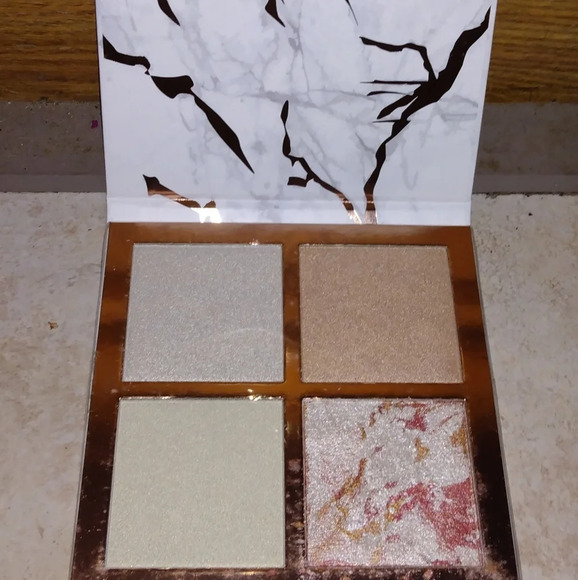 🔷5/$25 New Ellen Tracy highlighter palette make up - Picture 3 of 3